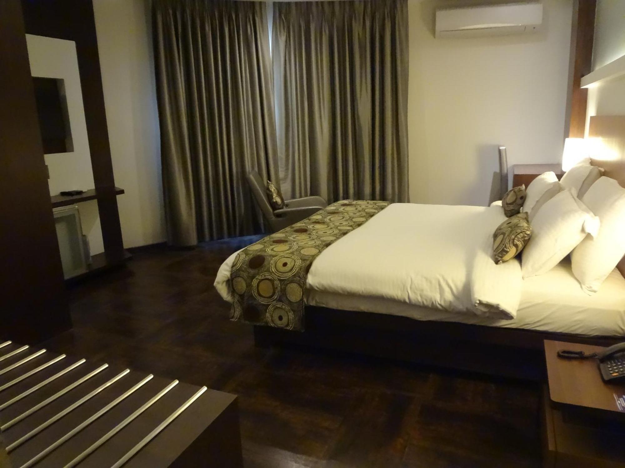 Hotel Galaxy Mumbai Dış mekan fotoğraf