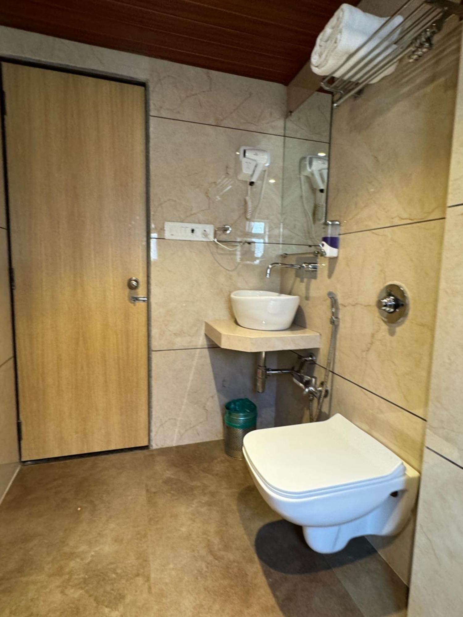 Hotel Galaxy Mumbai Dış mekan fotoğraf