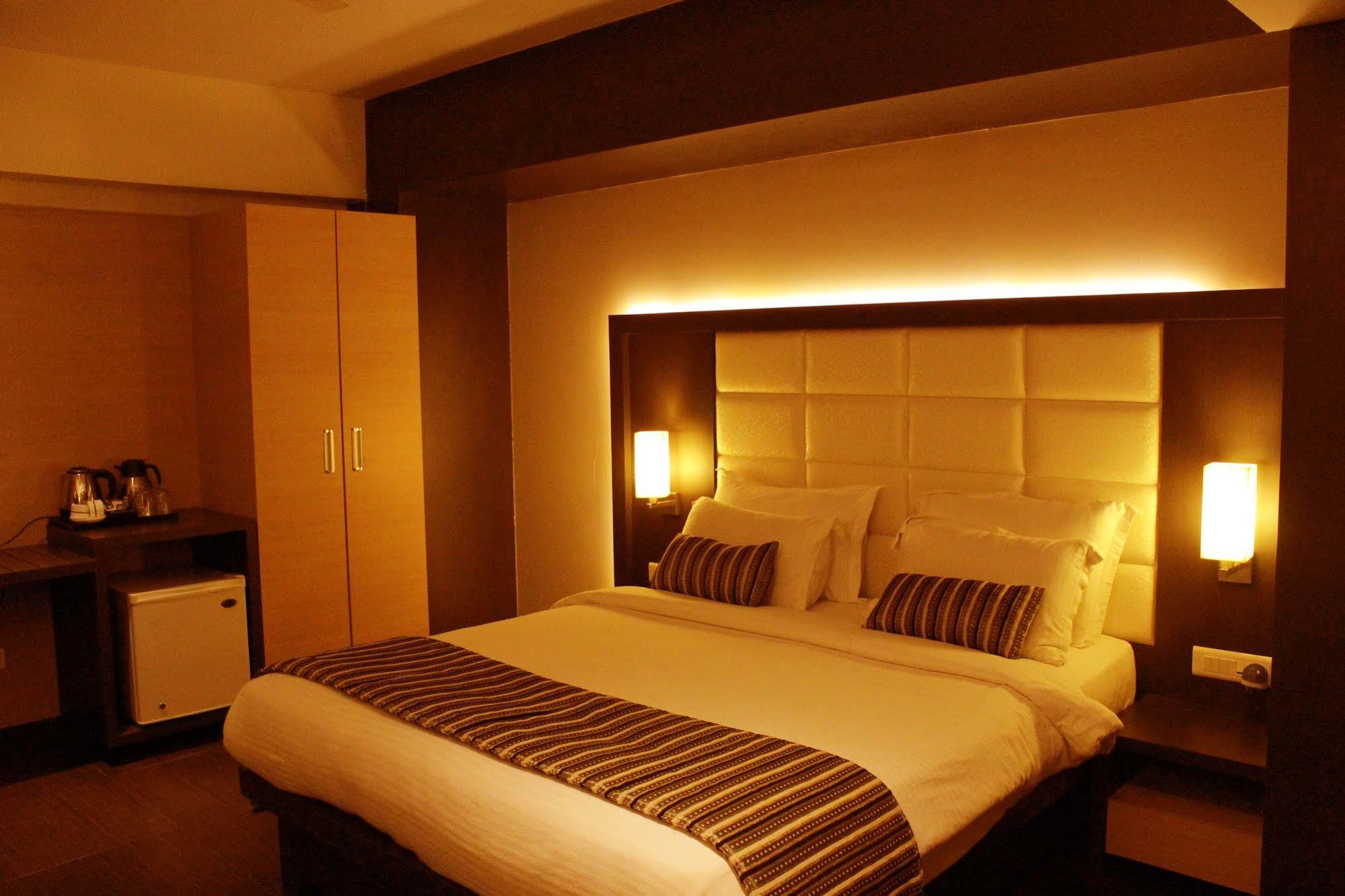 Hotel Galaxy Mumbai Dış mekan fotoğraf