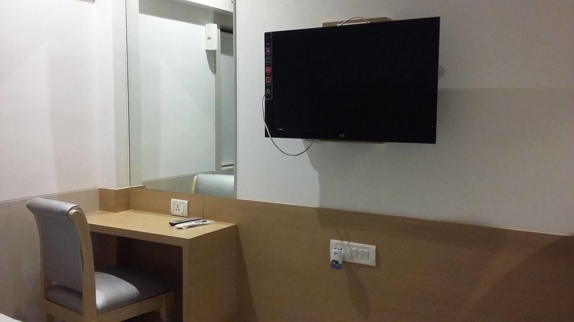 Hotel Galaxy Mumbai Dış mekan fotoğraf